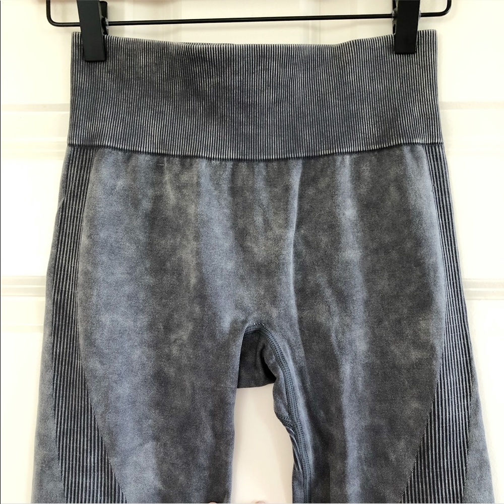Pink Victoria’s Secret Seamless Workout Leggings Grey - Picture 5 of 10